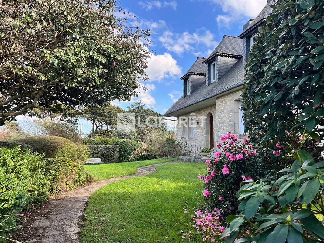 Maison à PLOUGRESCANT