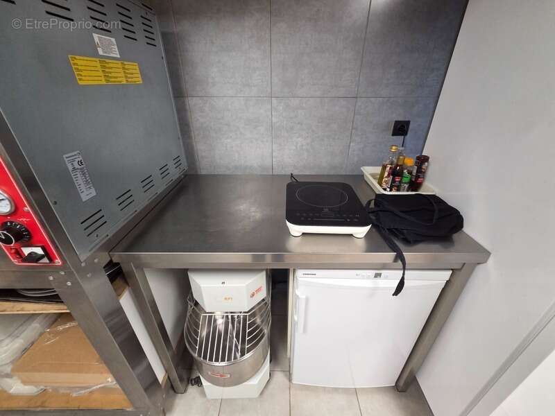 Commerce à SAINT-JULIEN-LES-ROSIERS