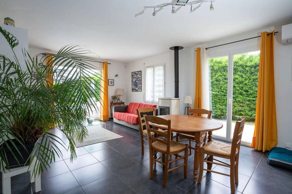 Maison à ARVEYRES