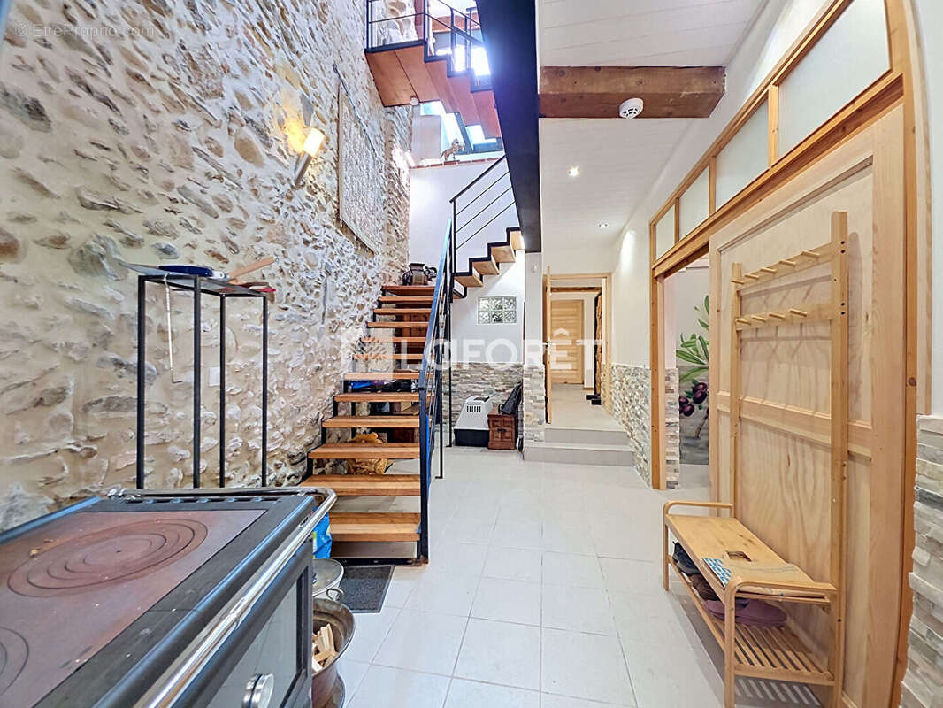 Maison de caractère rénovée ! Le charme de l'ancien sublimé par une rénovation contemporaine - photo 2
