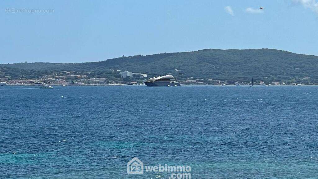 Un panorama ouvert sur l?horizon, révélant toute la beauté du Golfe de Saint-Tropez. - Appartement à SAINTE-MAXIME