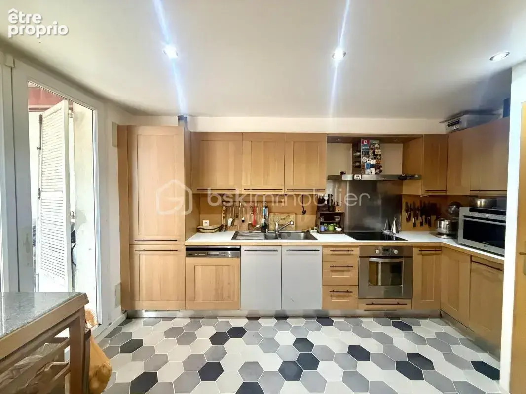 Maison de ville T6 135 m² – Cour privative 40 m² – Terrasse en mezzanine sans vis-à-vis - photo 2