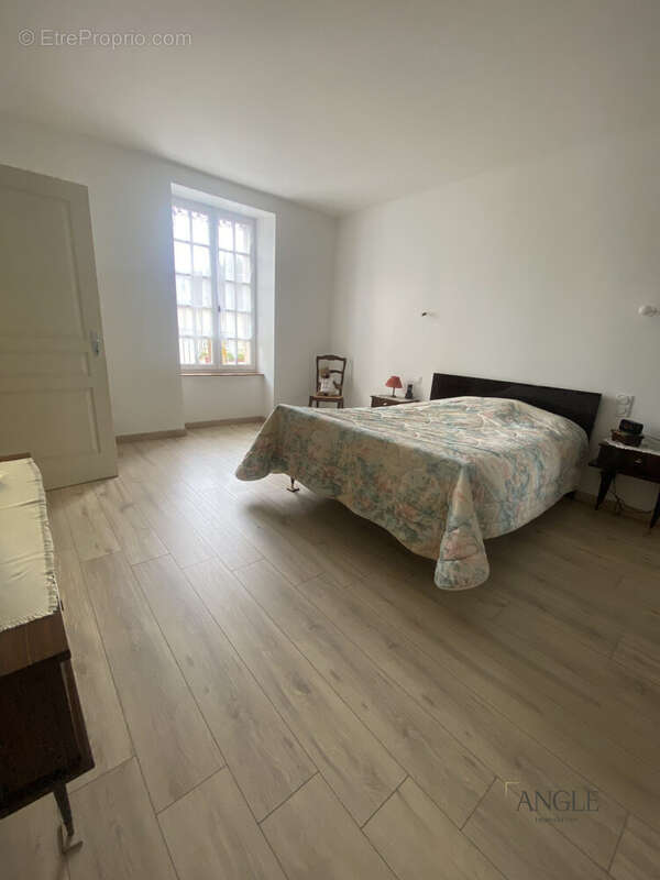 Maison à VILLAINES-LA-CARELLE