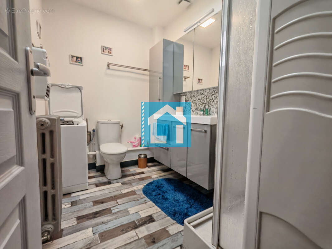 Appartement à DONVILLE-LES-BAINS