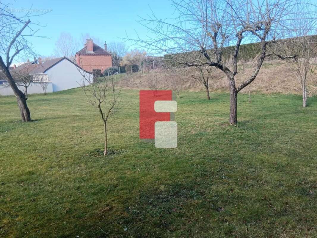 Terrain à MONTIERAMEY