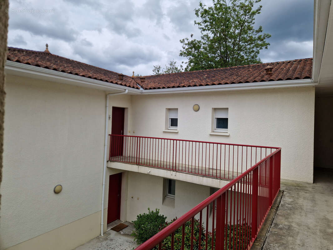 Appartement à SAINT-JEAN-D'ILLAC