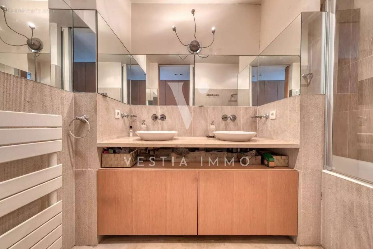Appartement à NEUILLY-SUR-SEINE