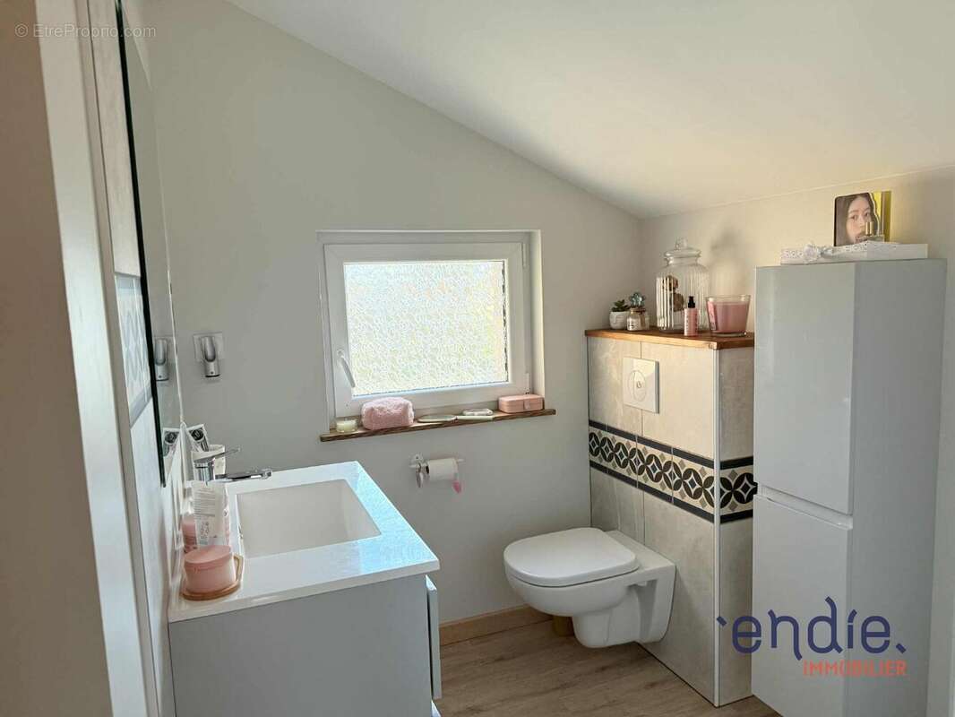 Maison à THIEL-SUR-ACOLIN