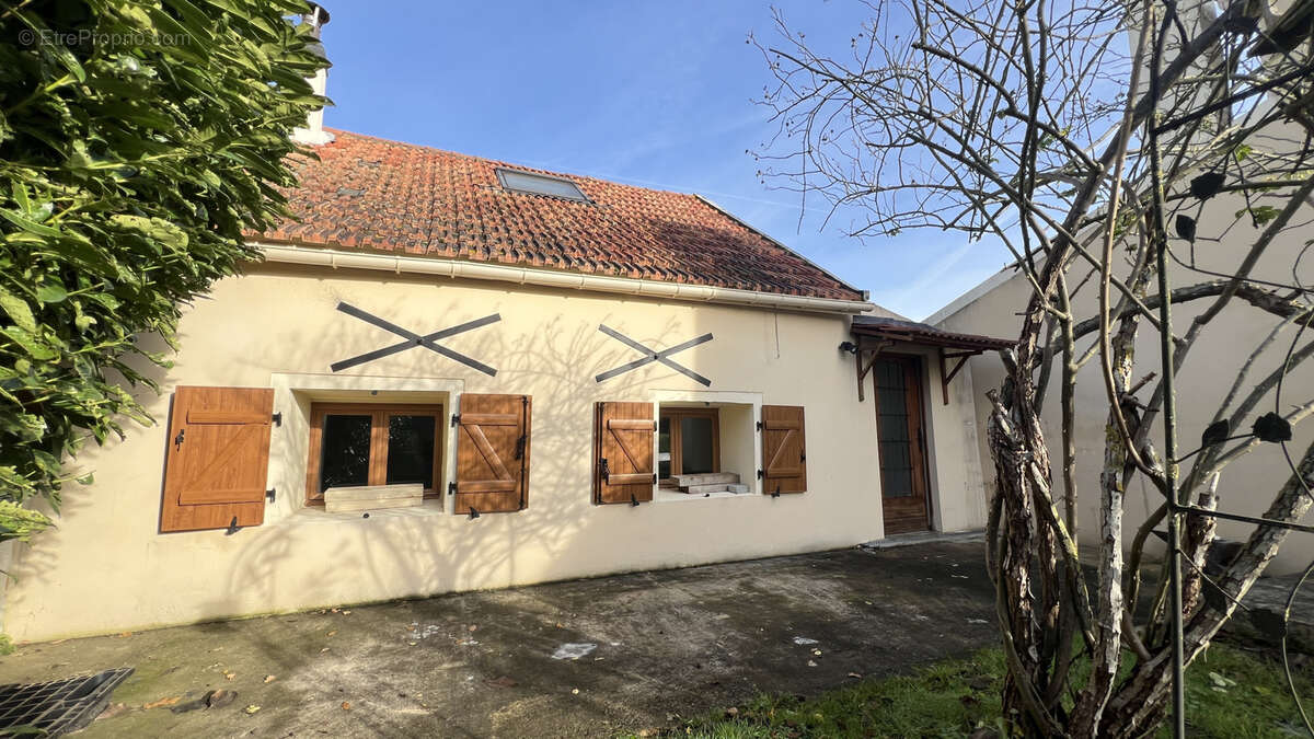 Maison à LA FERTE-ALAIS