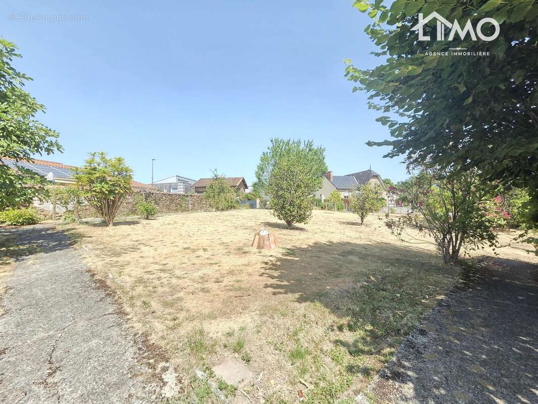 Maison 195 m² à Verneuil-Sur-Vienne  - photo 4