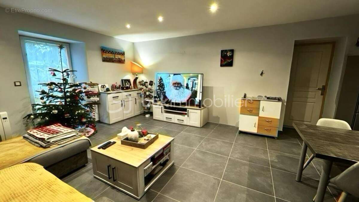 Maison à VIVIER-AU-COURT