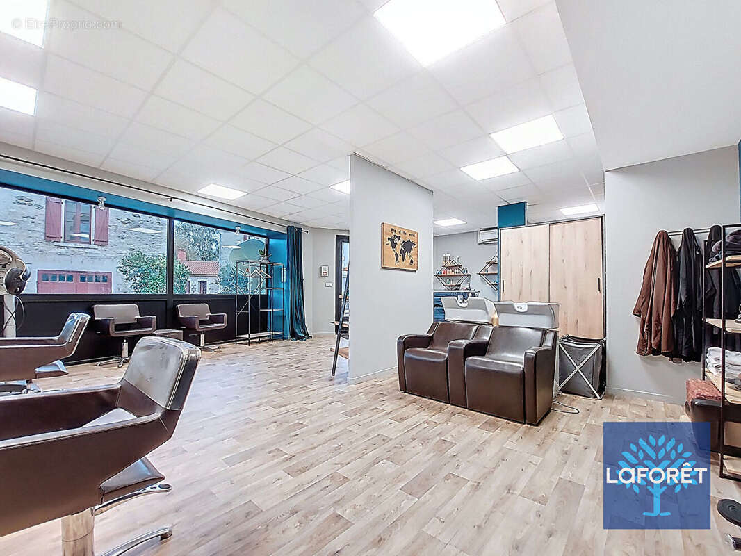 Immeuble de rapport avec local commercial et appartement Centre-bourg - photo 14