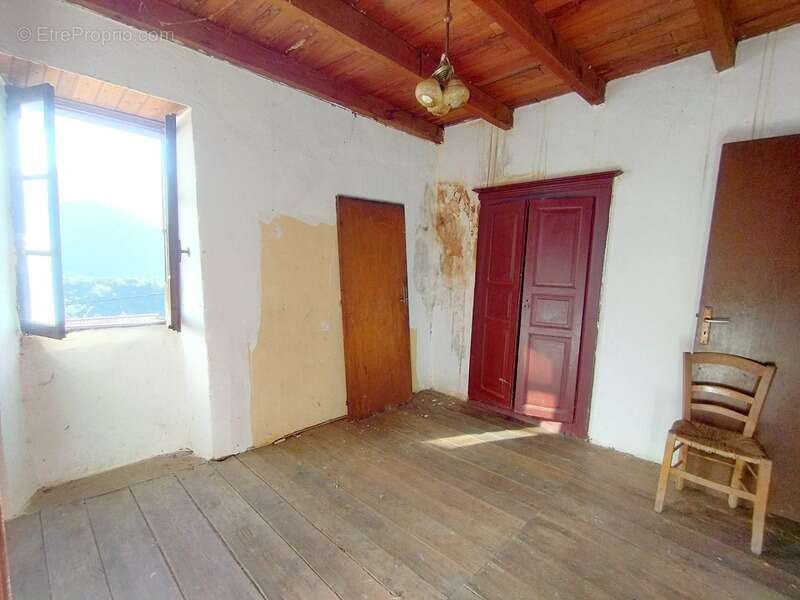 Deux maisons de village en pierre, 150 m2 à rénover avec jardin et caves aménageables à SAN LORENZO, HAUTE CORSE (20) - photo 8