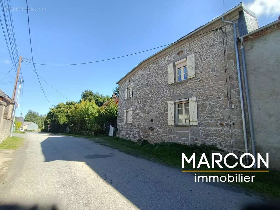 Maison à LE DONZEIL