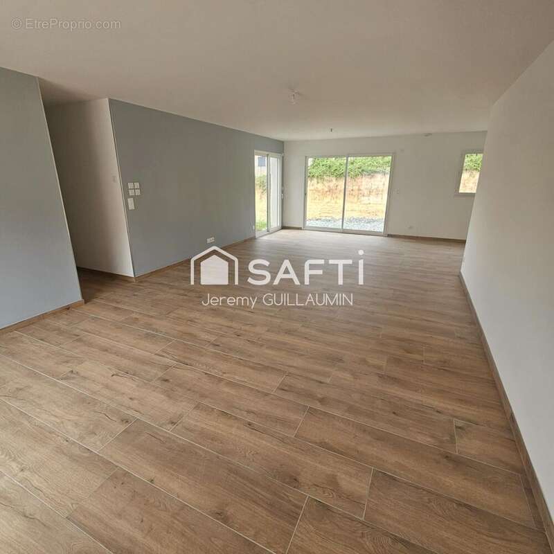 Photo 2 - Maison à CUSSET
