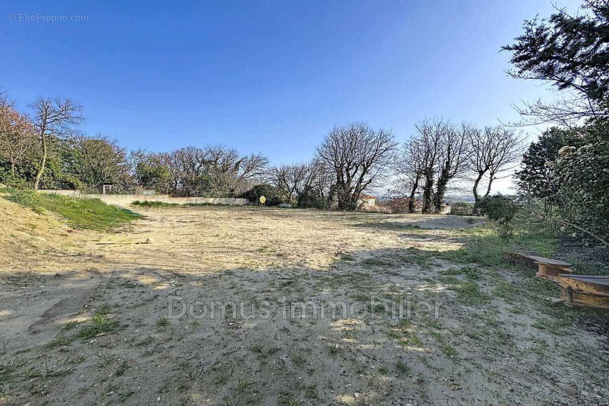 Terrain à CAUMONT-SUR-DURANCE