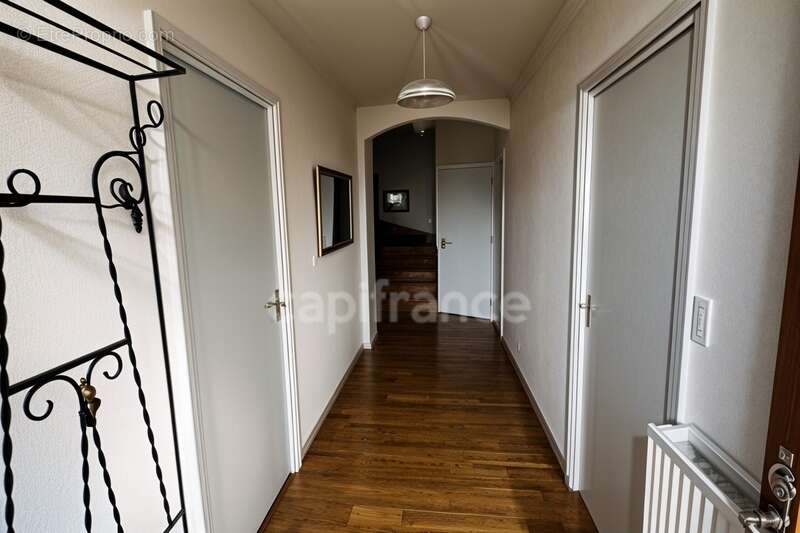 Maison à SAINT-MARTIN-CANTALES