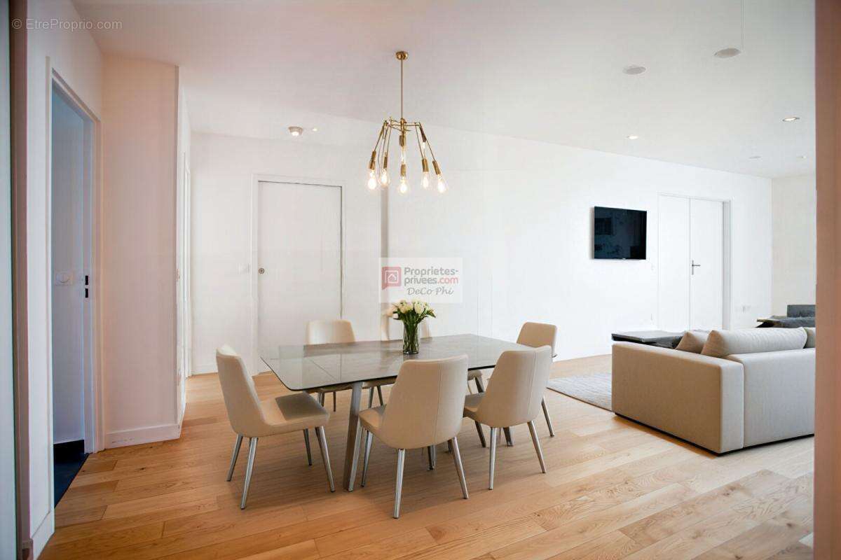 Appartement à PARIS-16E