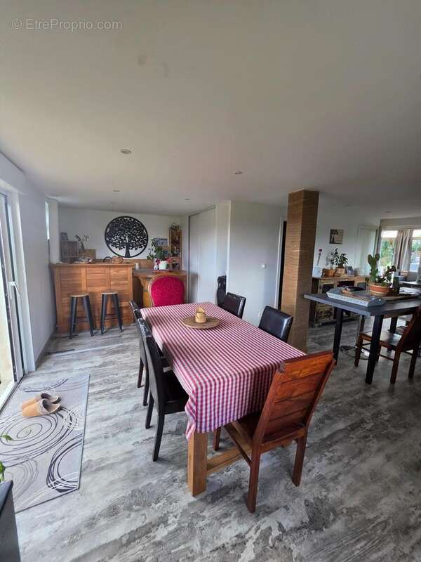 Maison 100 m² à La Vergne  - photo 3