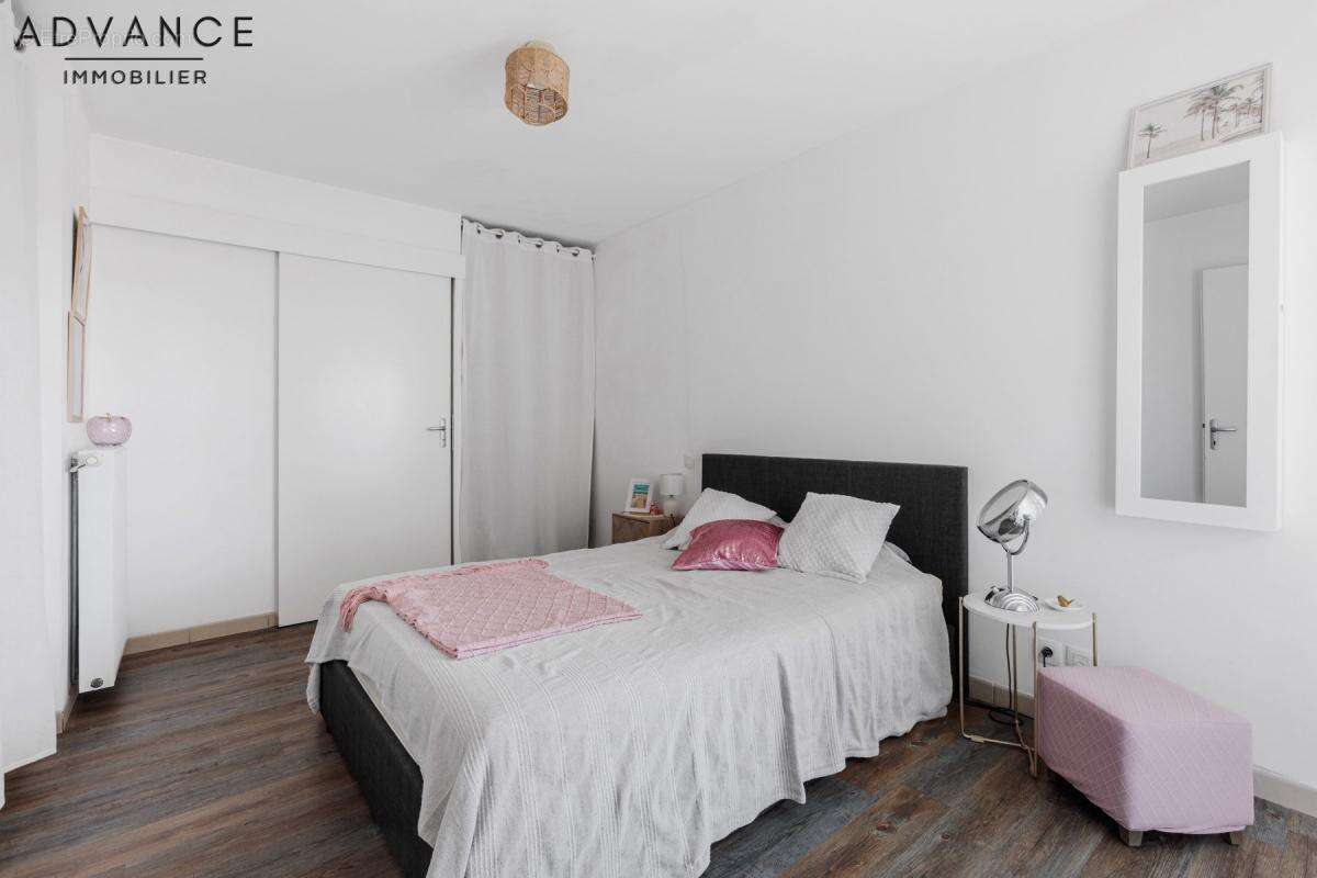 MONTRABE - Appartement T2 avec terrasse, 2 parkings & cave - photo 4