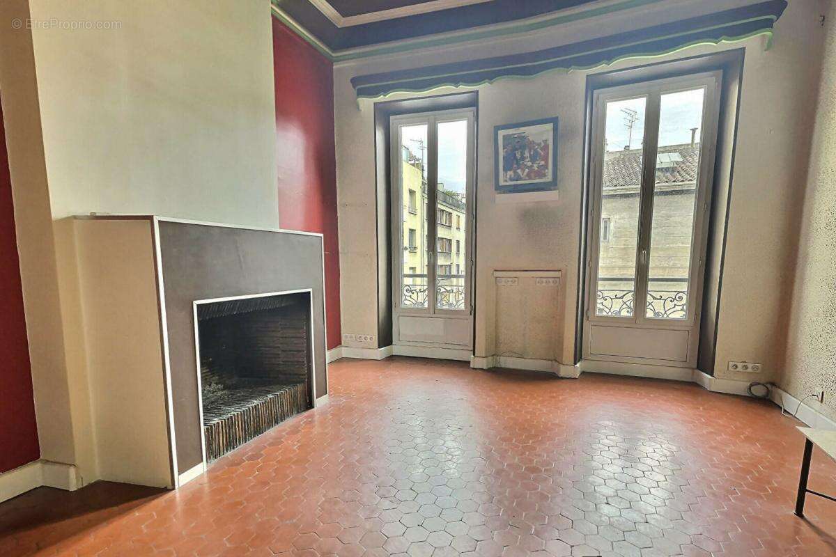 Appartement à MARSEILLE-1E