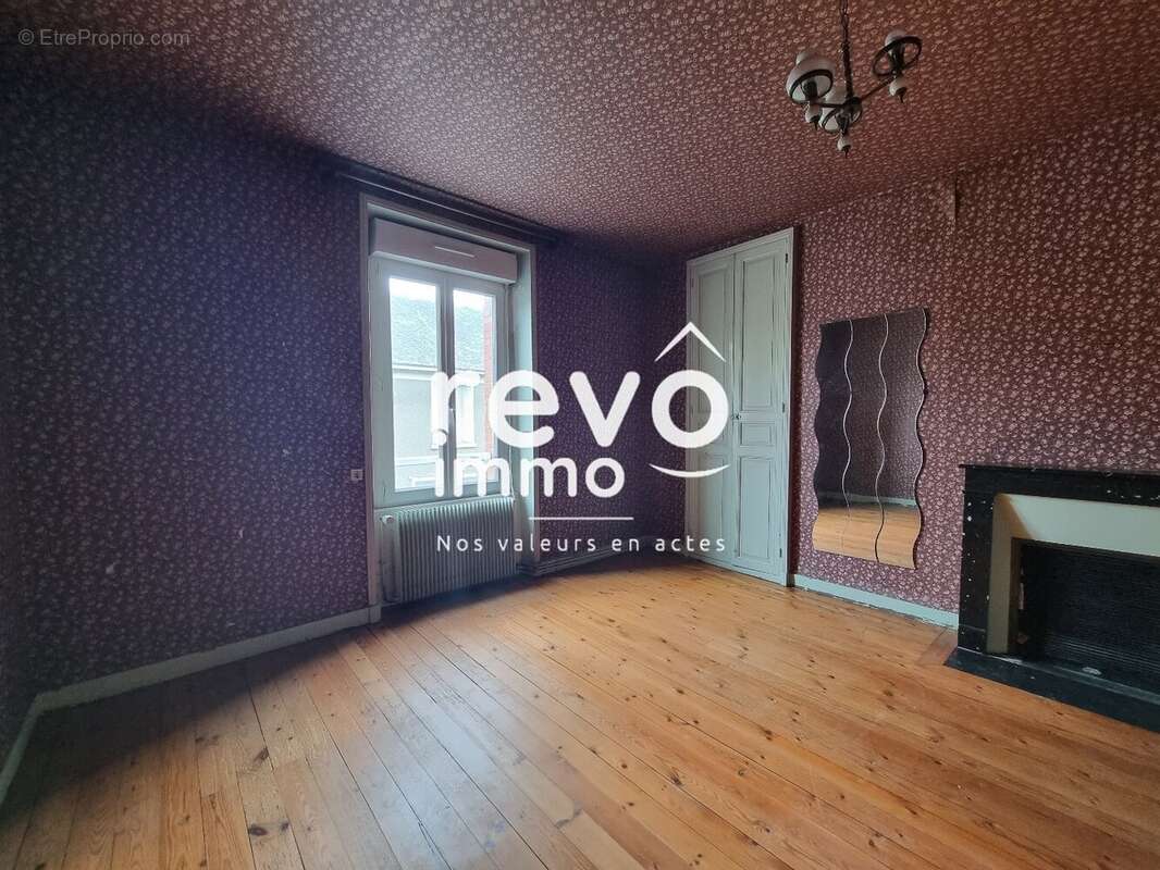 Maison à SAINT-REMY-EN-MAUGES