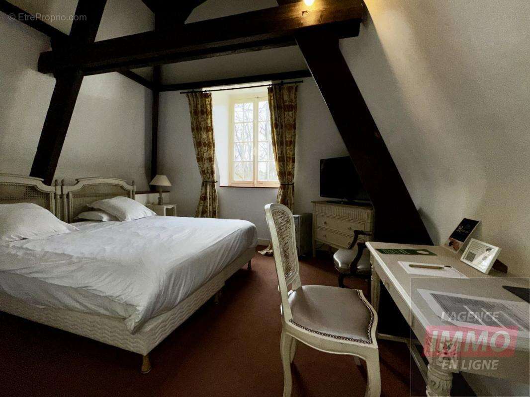 Maison 680 m² à Pontoise  - photo 18