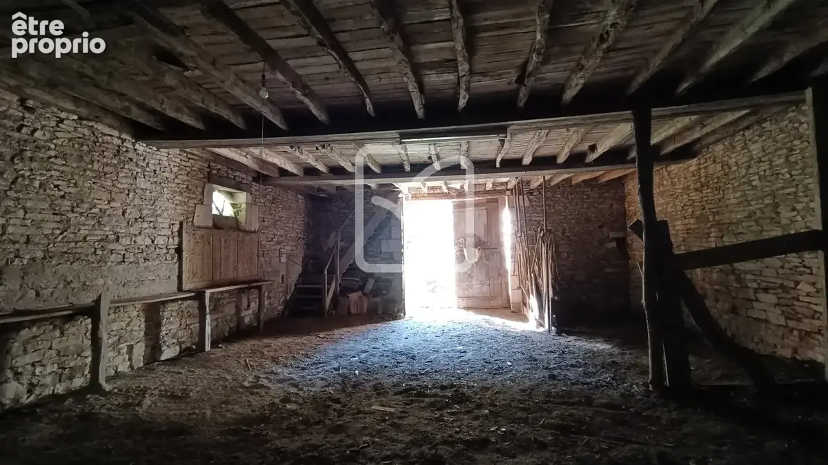Deux maisons (une louée) et dépendances. - photo 28