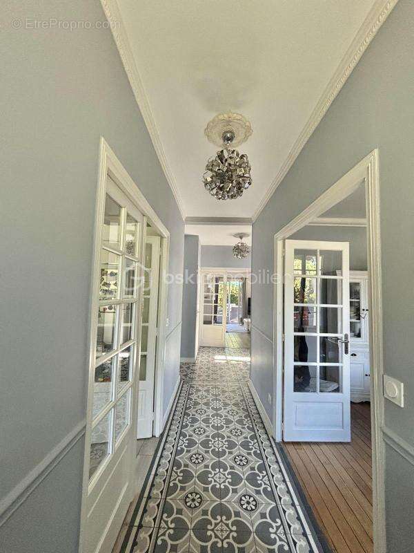 Maison à VERRIERES-LE-BUISSON