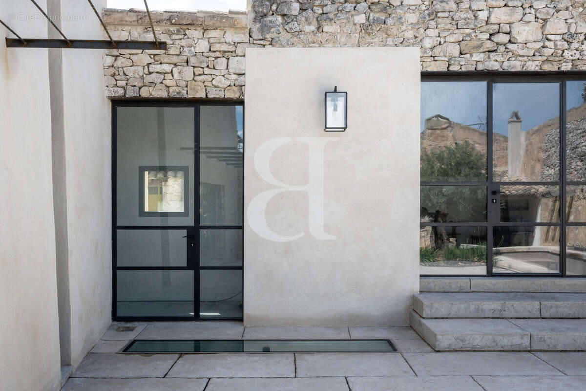 Maison 271 m² à Grignan  - photo 4