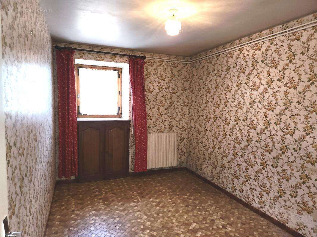 Maison à SAINTE-COLOMBE-DES-BOIS