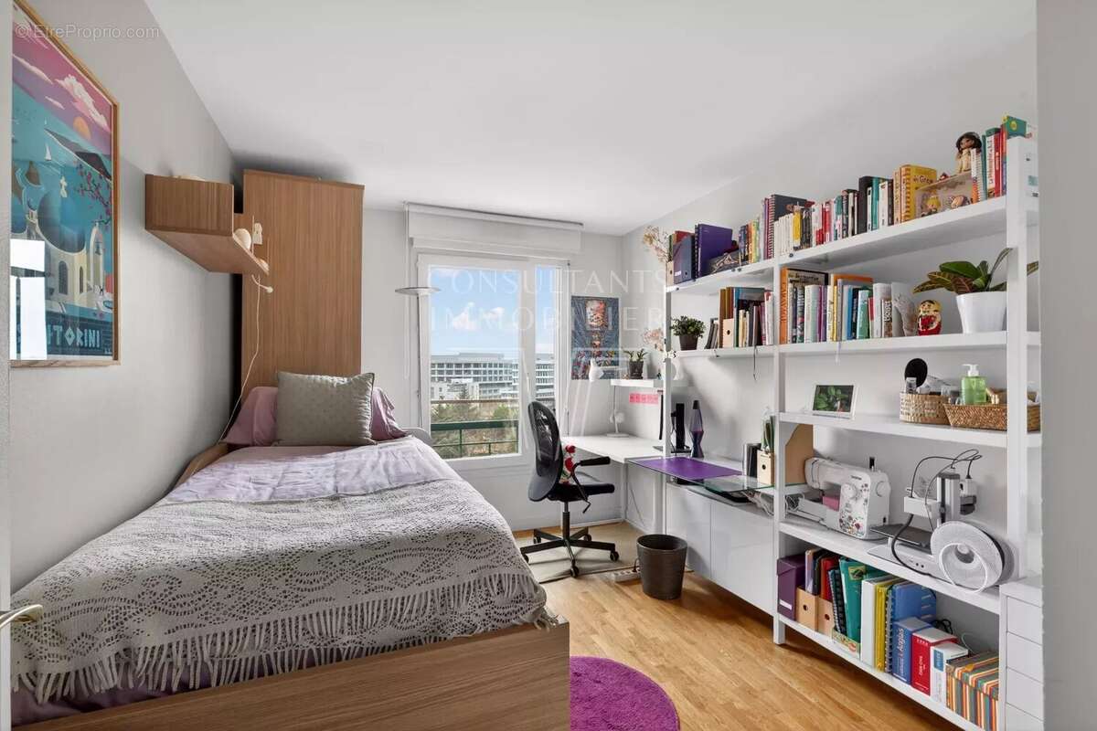 Appartement à COURBEVOIE