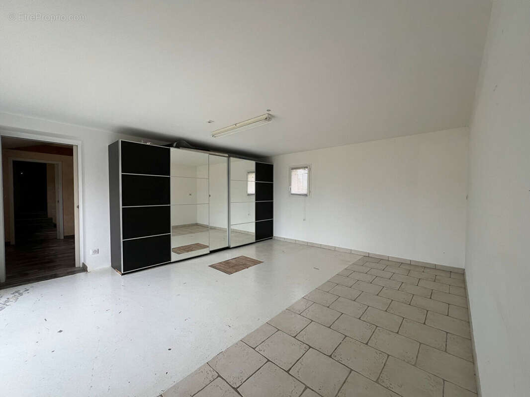 Maison à CHATELRAOULD-SAINT-LOUVENT