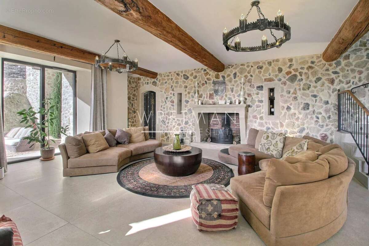 Maison à TOURRETTES