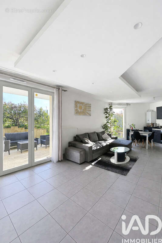 Photo 2 - Appartement à LENTILLY