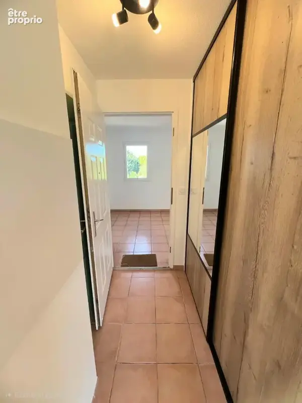 Appartement T2 - balcon - parking - ascenseur - photo 4