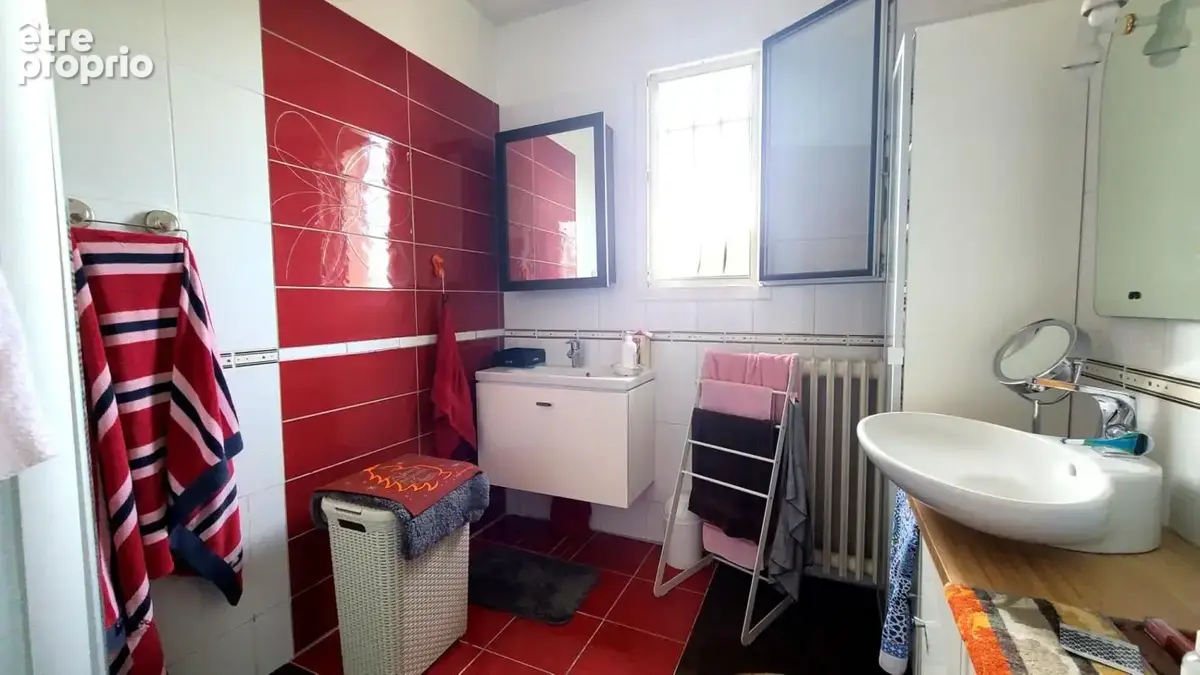 BONNEVAL - Grande maison 230 m² + sous-sol aménagé – idéal famille / pro - photo 7