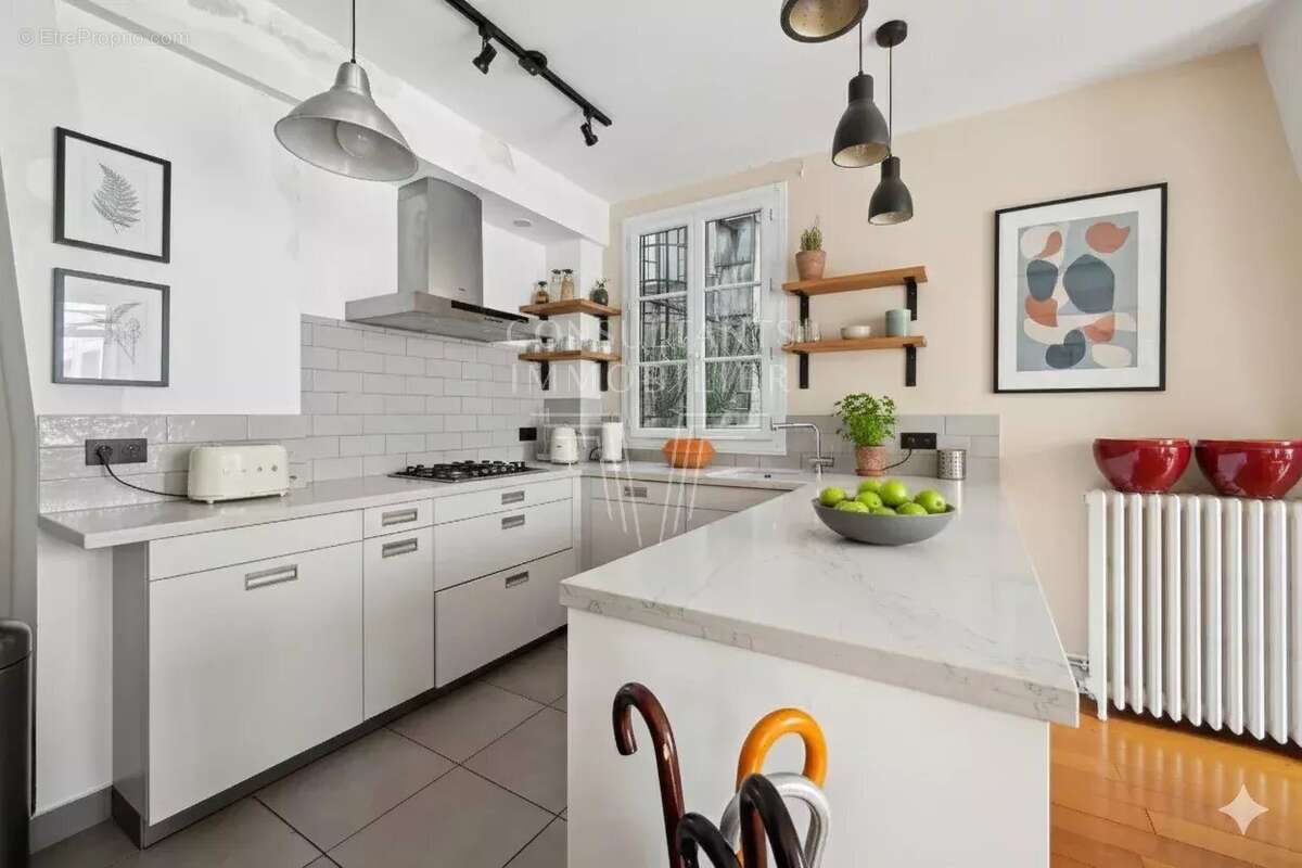 Appartement à PARIS-16E