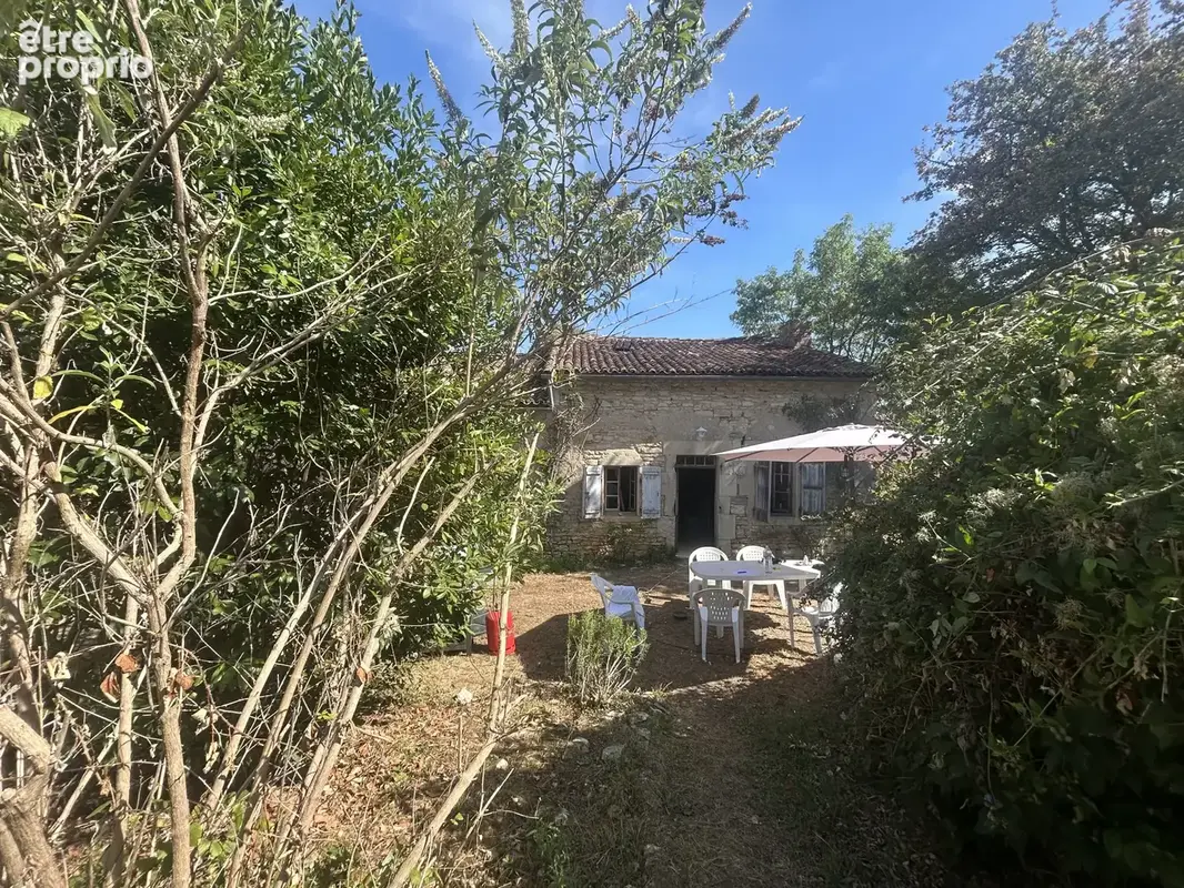 Fermette isolee sur 7 hectares de terrain d'un seul tenant - source - emplacement rare - photo 2