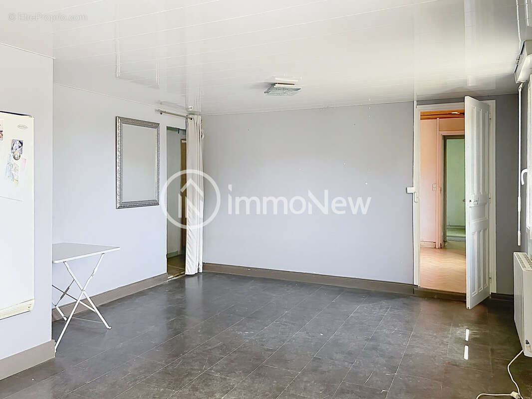 À VENDRE   Maison de plain-pied 95 m2 avec dépendance et terrain constructible de 2700 m2   Sainte-Pience - photo 3