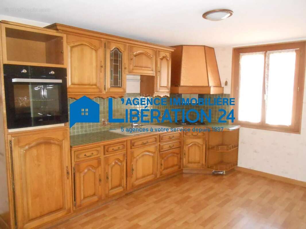 Maison à LE CHAMBON-FEUGEROLLES