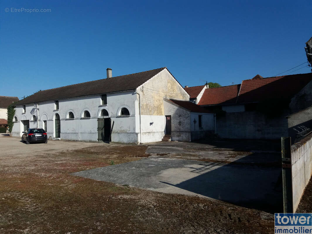 Maison à POINCY
