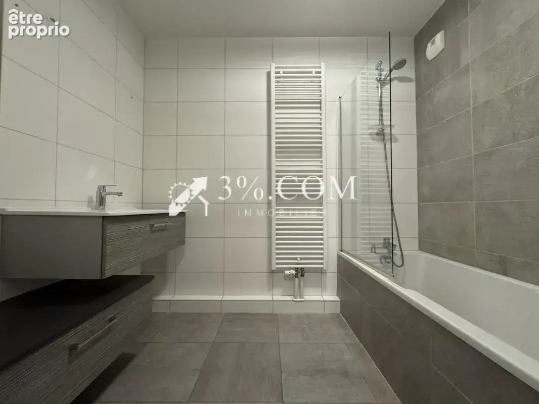 3%COM Beau F3 avec terrasse et 2 garages - photo 7