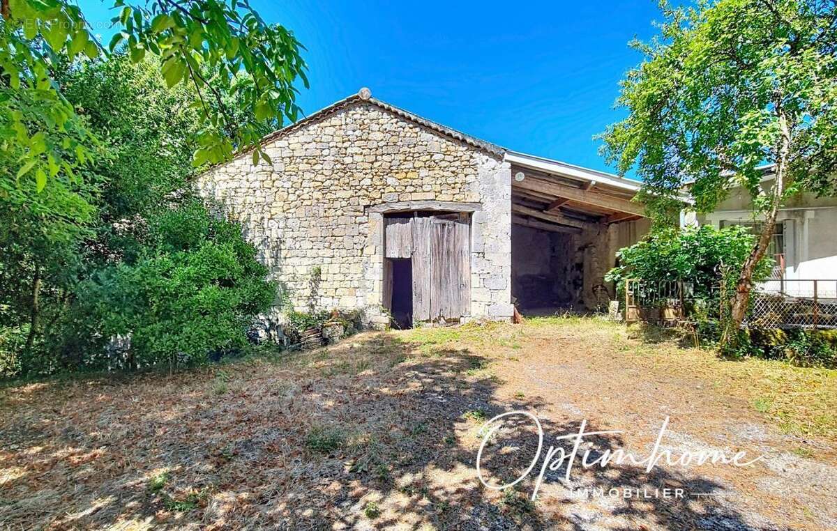 Corps de ferme en pierres avec terres - photo 3