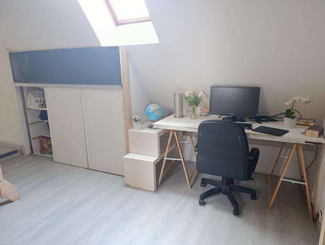 Maison à VARENNES-JARCY