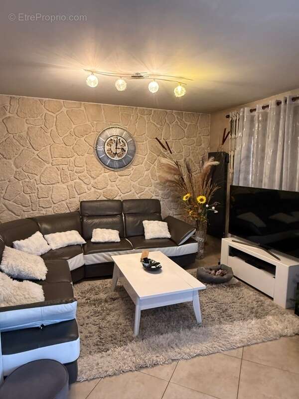 Maison à CRANVES-SALES