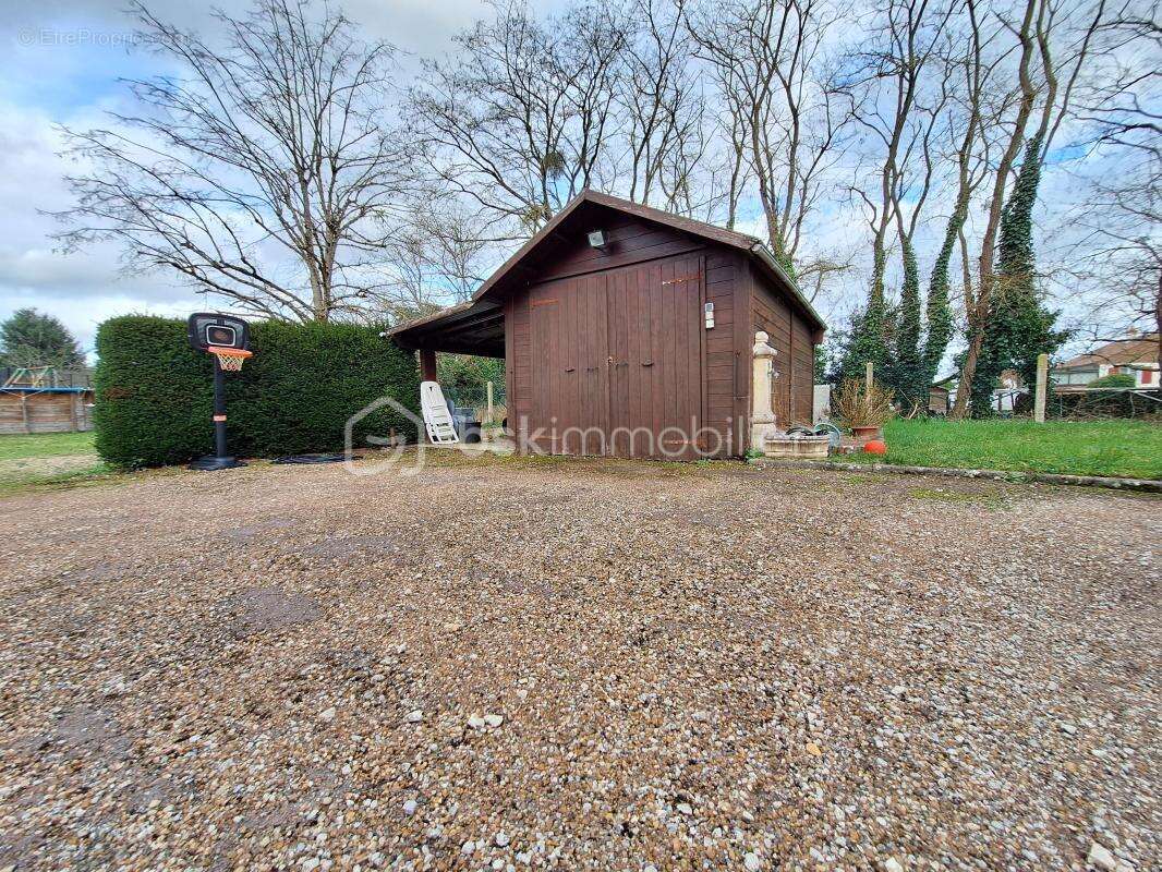 Maison à SAINT-DENIS-DE-L'HOTEL