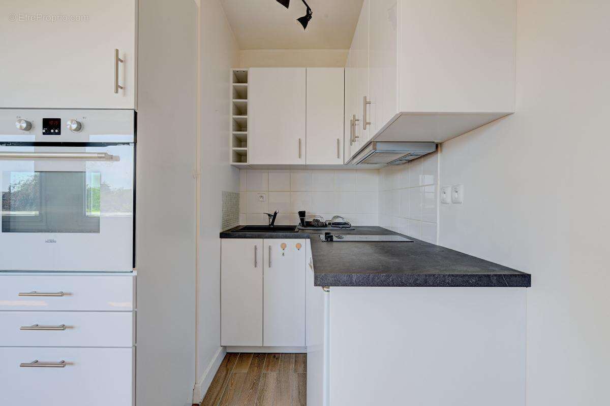VILLEMOMBLE – À 7 à 8 minutes à pied du RER et du centre-ville, appartement de 27 m² avec cave et place de parking - photo 2