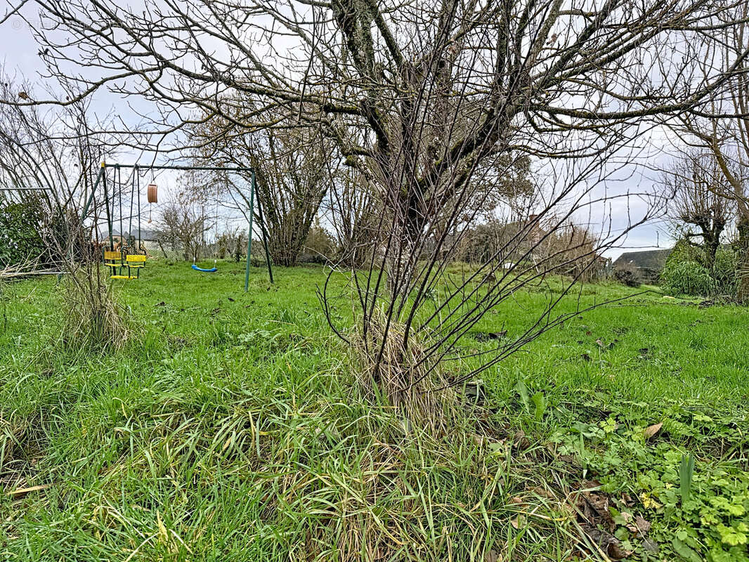 Maison à SAINT-BONNET-LA-RIVIERE