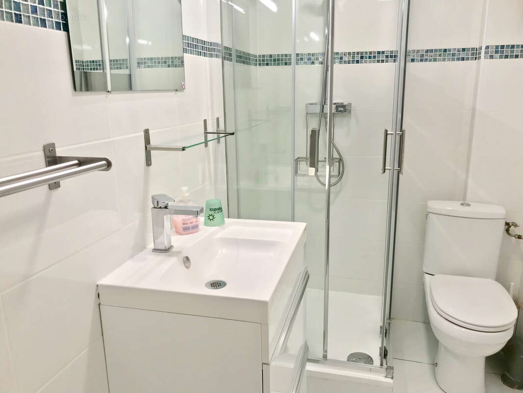 Villa rénovée divisée en 4 appartements à La Ciotat 50 m de la mer - photo 20